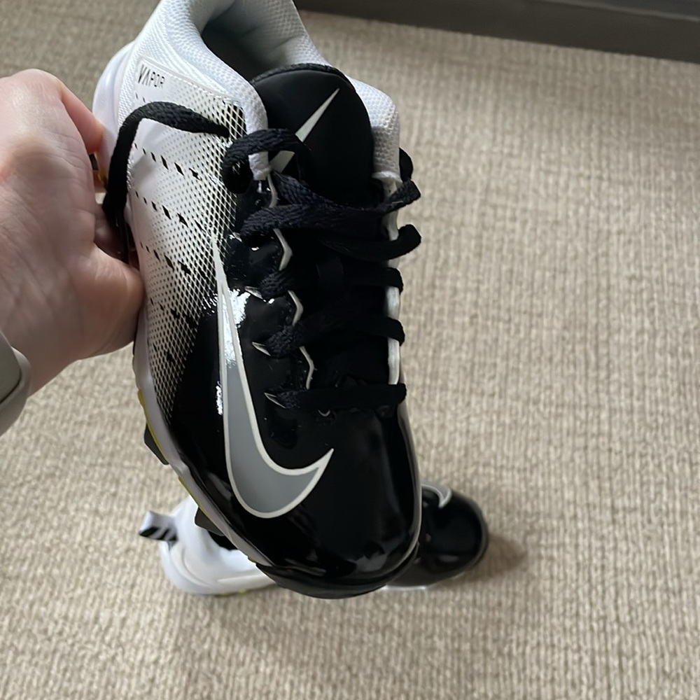 Cleats - Picture 7 of 7